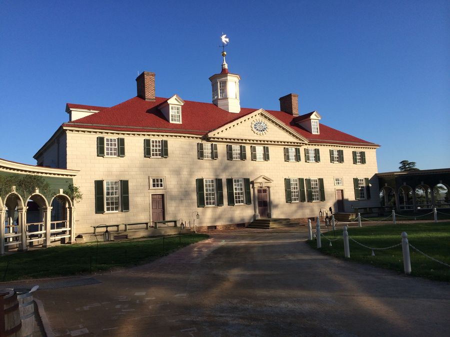 The mansion at Mount Vernon in evening light