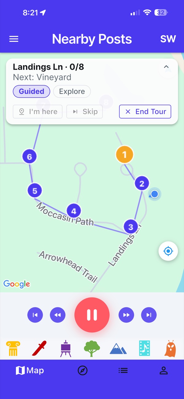 A guided tour in progress in the USTourGuide app: numbered stops on the route map with audio playback controls